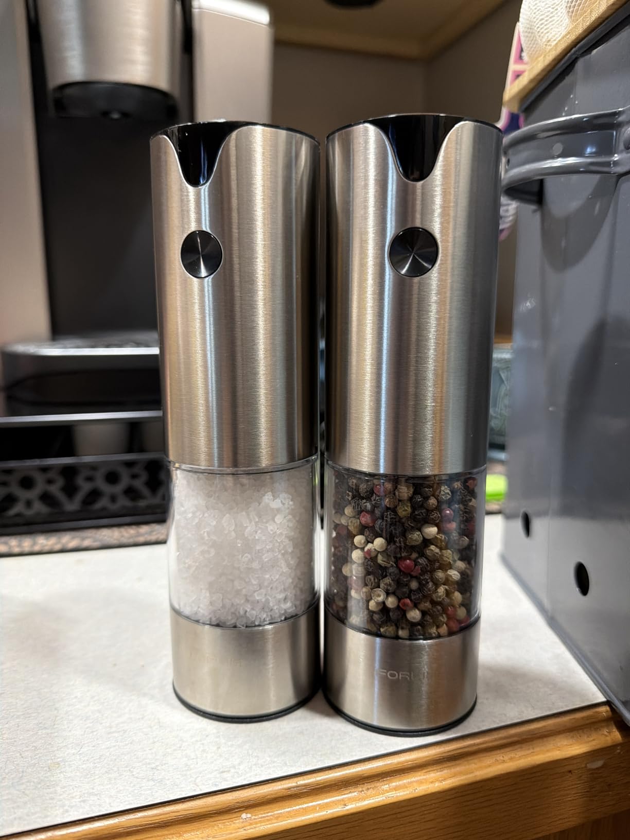 FORLIM Electric Salt & Pepper Grinder Set, Rechargeable 2 Pack, Black White customer photo 1