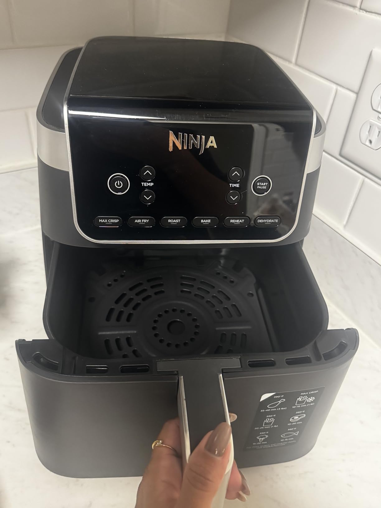 Ninja Air Fryer XL with MaxCrisp, 6.5 Qt, 6-in-1, Grey, AF181 customer photo 2