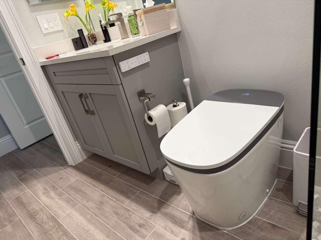 WOODBRIDGE Smart Toilet with 1000g MaP Flush Score & Foam Shield (B0930S) customer photo 2