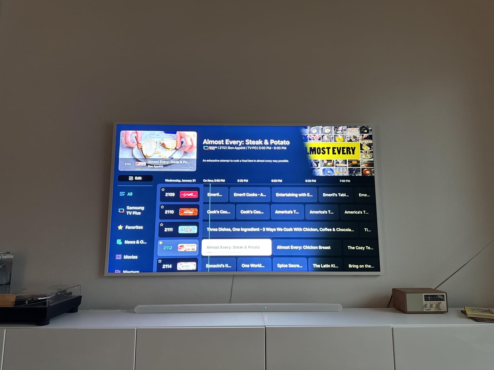 Samsung 50-Inch Class QLED 4K LS03D The Frame Series Quantum HDR Smart TV w/Dolby Atmos, Art Mode, Anti-Reflection, Customizable Frame, Slim Fit Wall Mount with Alexa Built-in (QN50LS03D, 2024 Model) customer photo 2