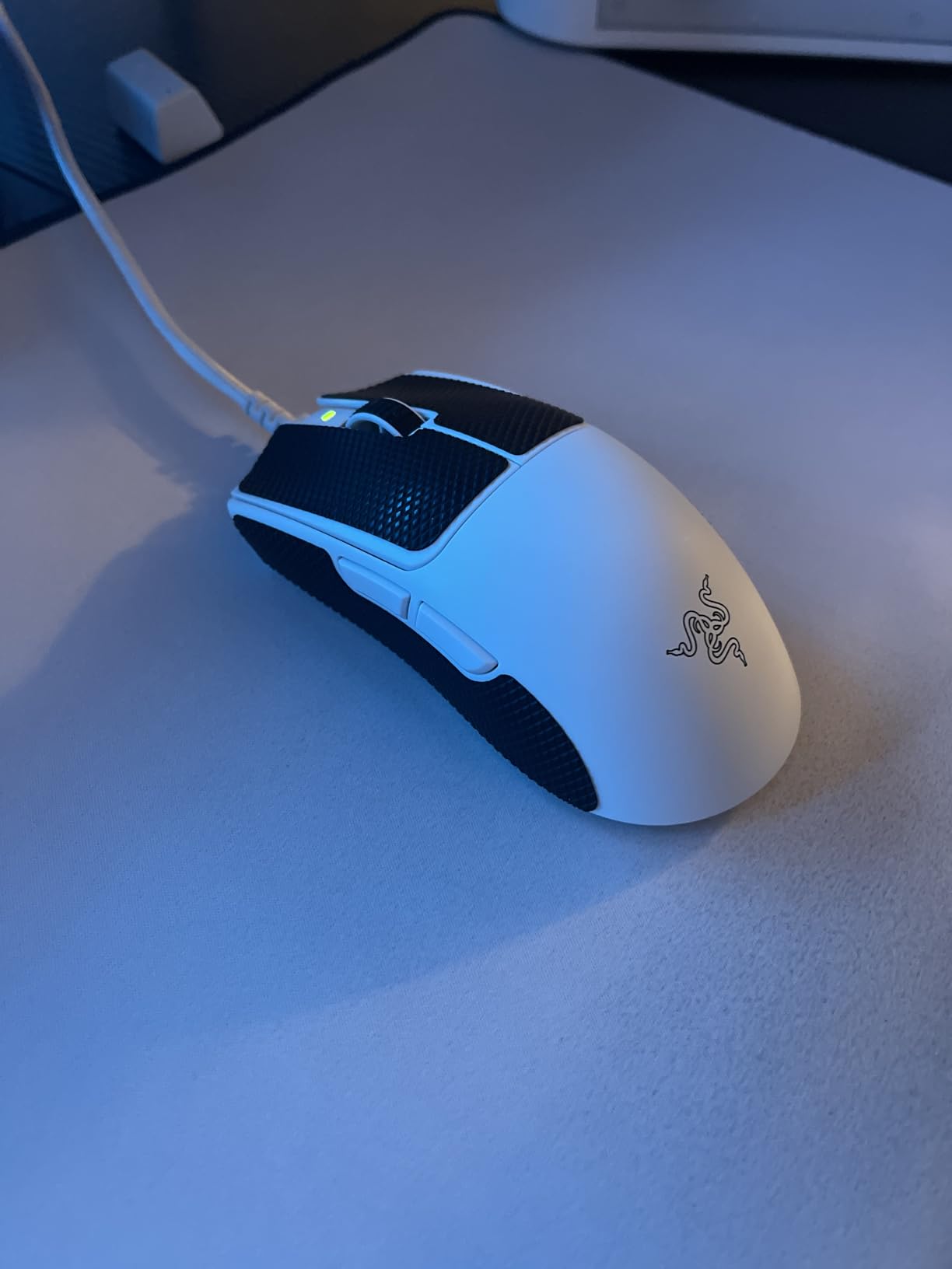 Razer Viper V3 Pro Wireless Esports Gaming Mouse, 55g Lightweight, White customer photo 1
