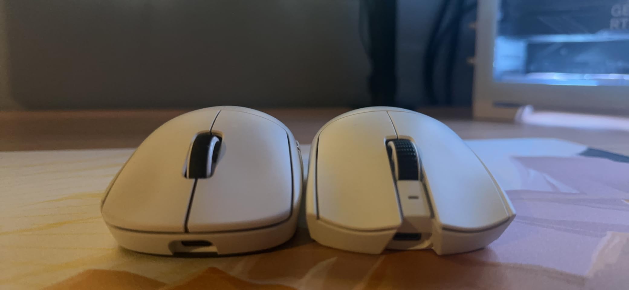 Razer Viper V3 Pro Wireless Esports Gaming Mouse, 55g Lightweight, White customer photo 2