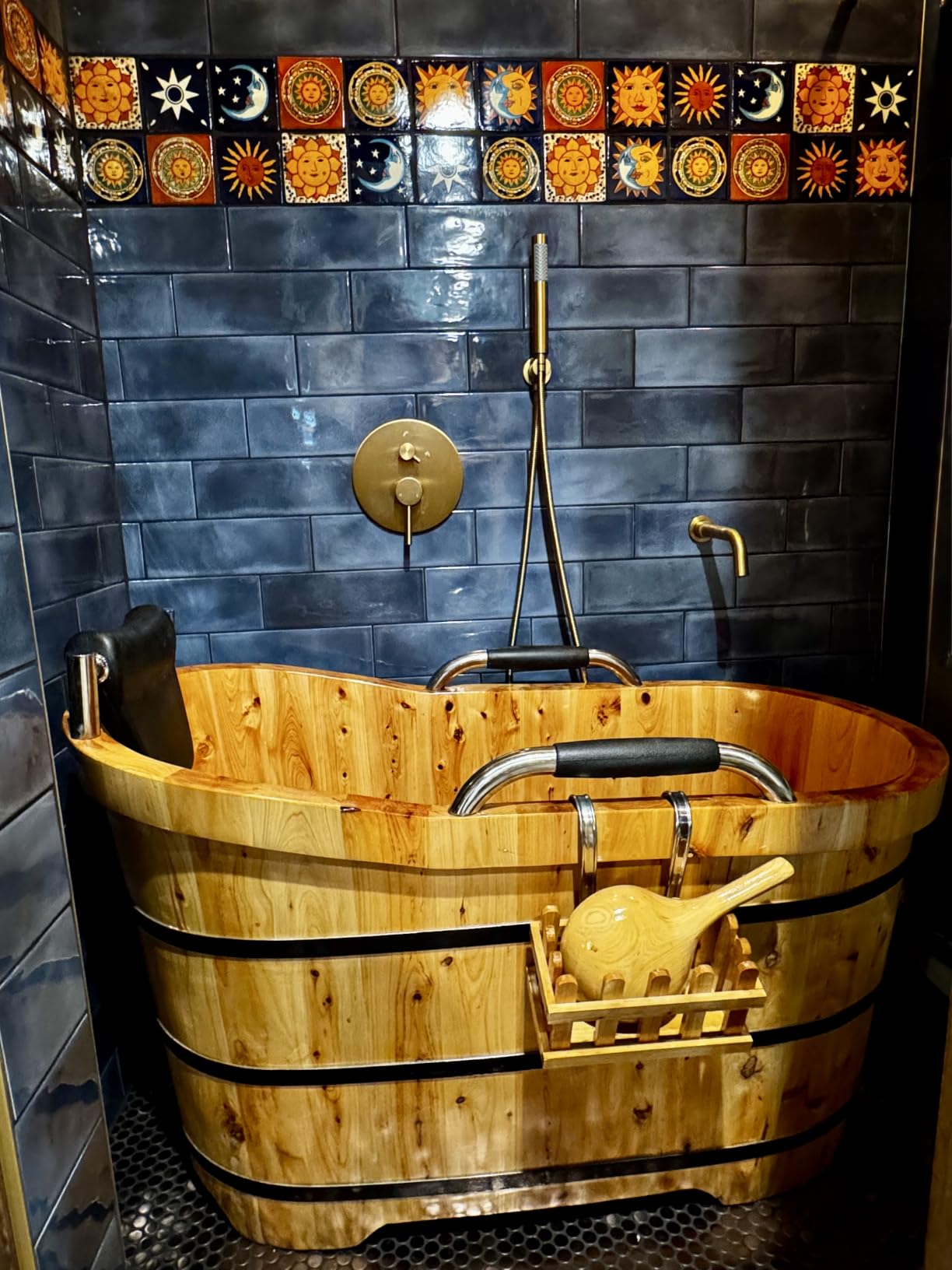 Cedar Japanese Soaking Tub, Freestanding Wooden Bathtub, 47.24 in customer photo 1