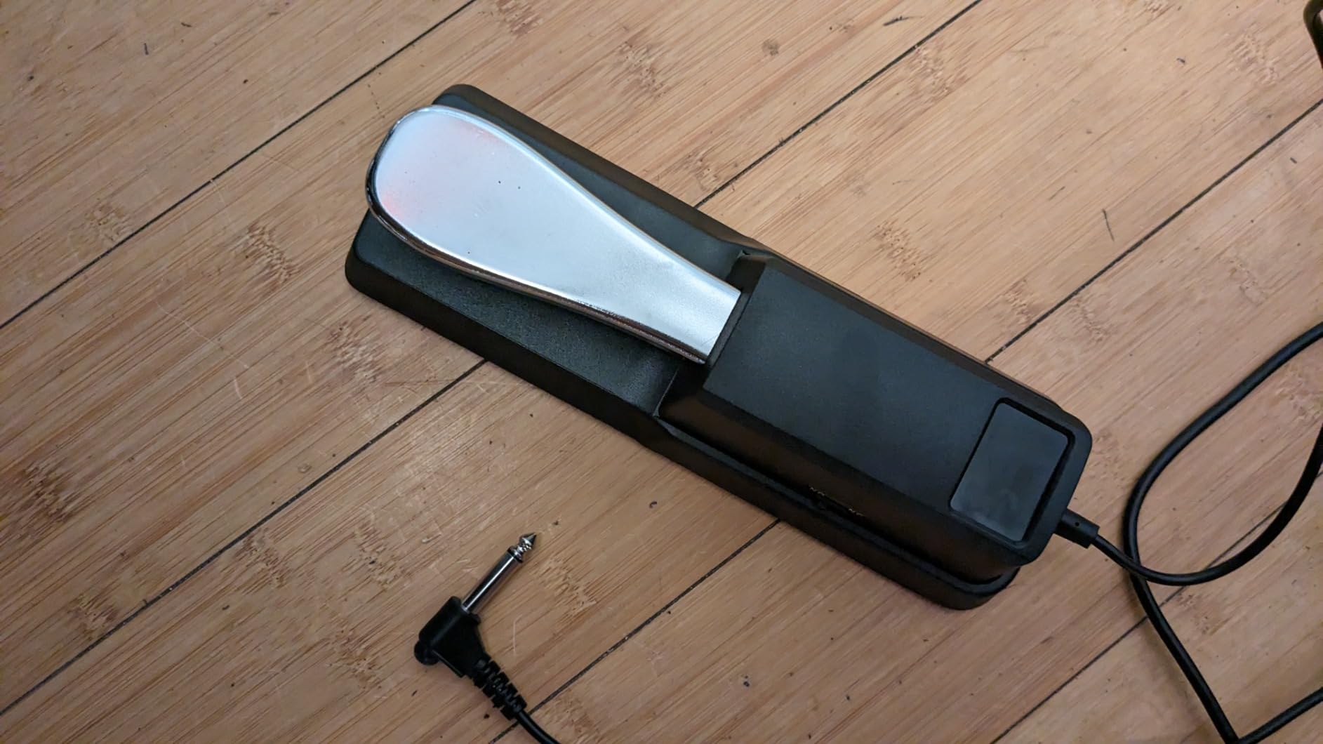 Sustain Pedal, Sustain Pedal for Keyboard Universal, Premium Piano Pedal for Keyboard with Polarity Switch for MIDI Keyboards, Digital Pianos, Yamaha, Casio and More, 1/4'' Input Plug by RNSXYAT customer photo 2