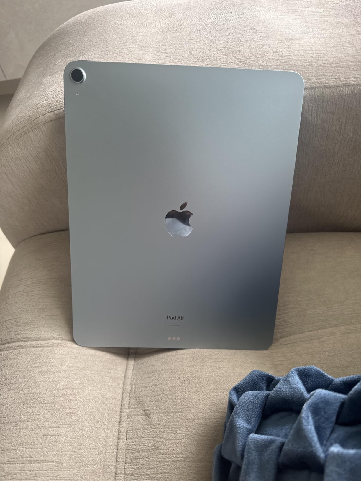 Apple iPad Air 13-inch (M2): Built for Apple Intelligence, Liquid Retina Display, 1TB, 12MP Front/Back Camera, Wi-Fi 6E, Touch ID, All-Day Battery Life — Starlight customer photo 1