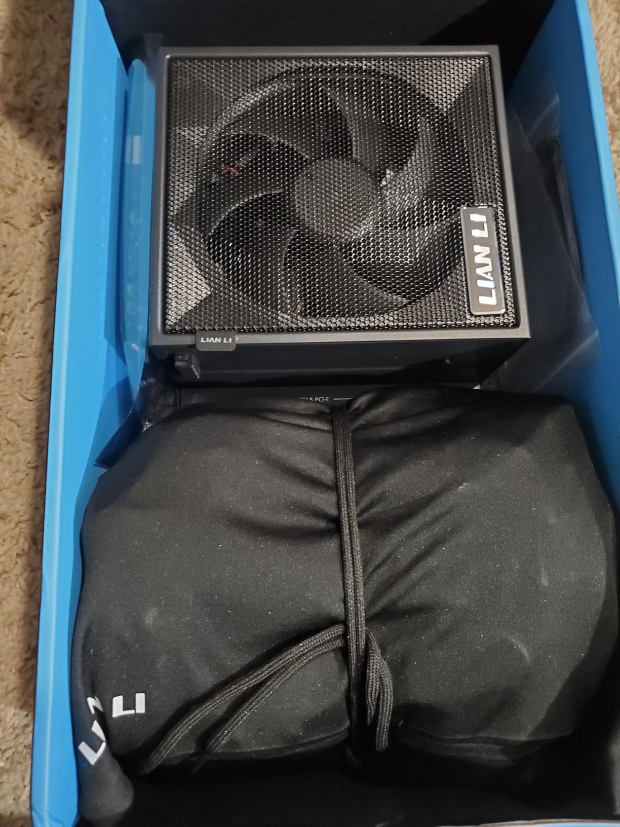 LIAN LI Edge Gold 1000W ATX 3.1 PSU, 80 Plus Gold, Black (EG1000G.BH) customer photo 2