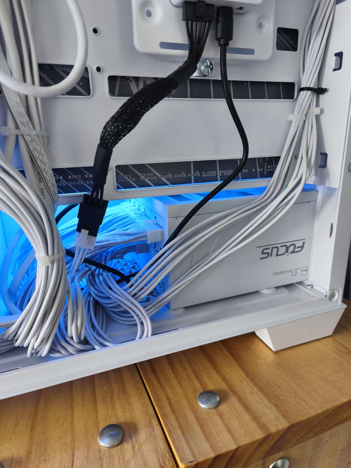 Seasonic Focus GX-1000 1000W Power Supply ATX 3.1 & PCIe 5.1 Ready White customer photo 2
