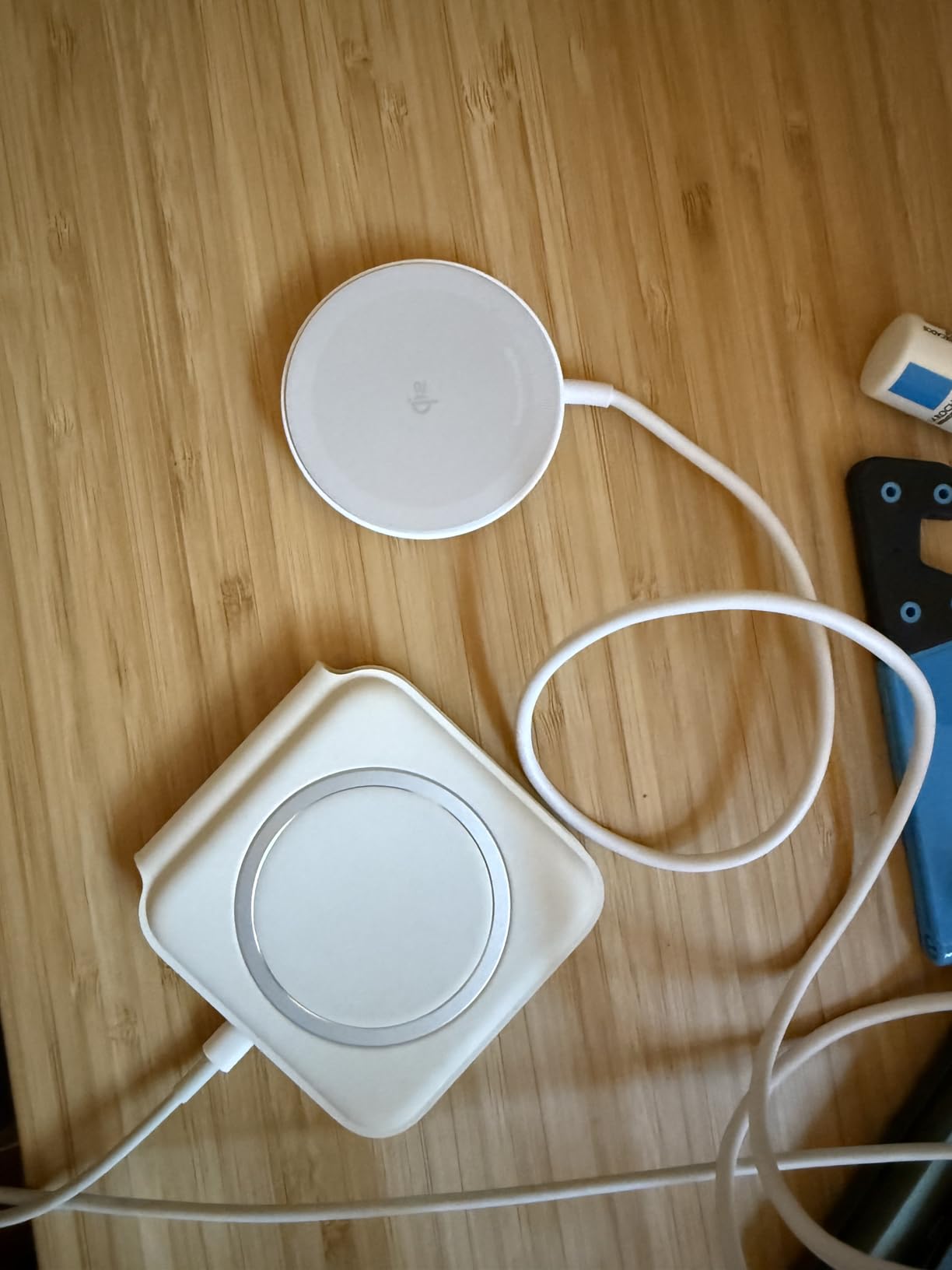Anker Zolo MagSafe-Compatible Wireless Charger with Qi2 15W Fast Charging customer photo 2