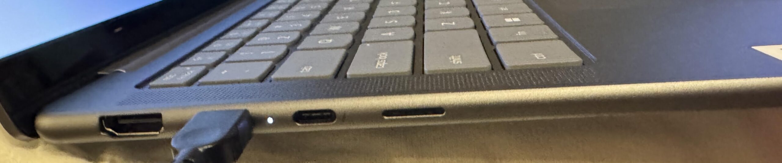 Lenovo Slim 7i Aura Edition - 2025 - Copilot+ PC - Core Ultra 7 Processor 256V - 14
