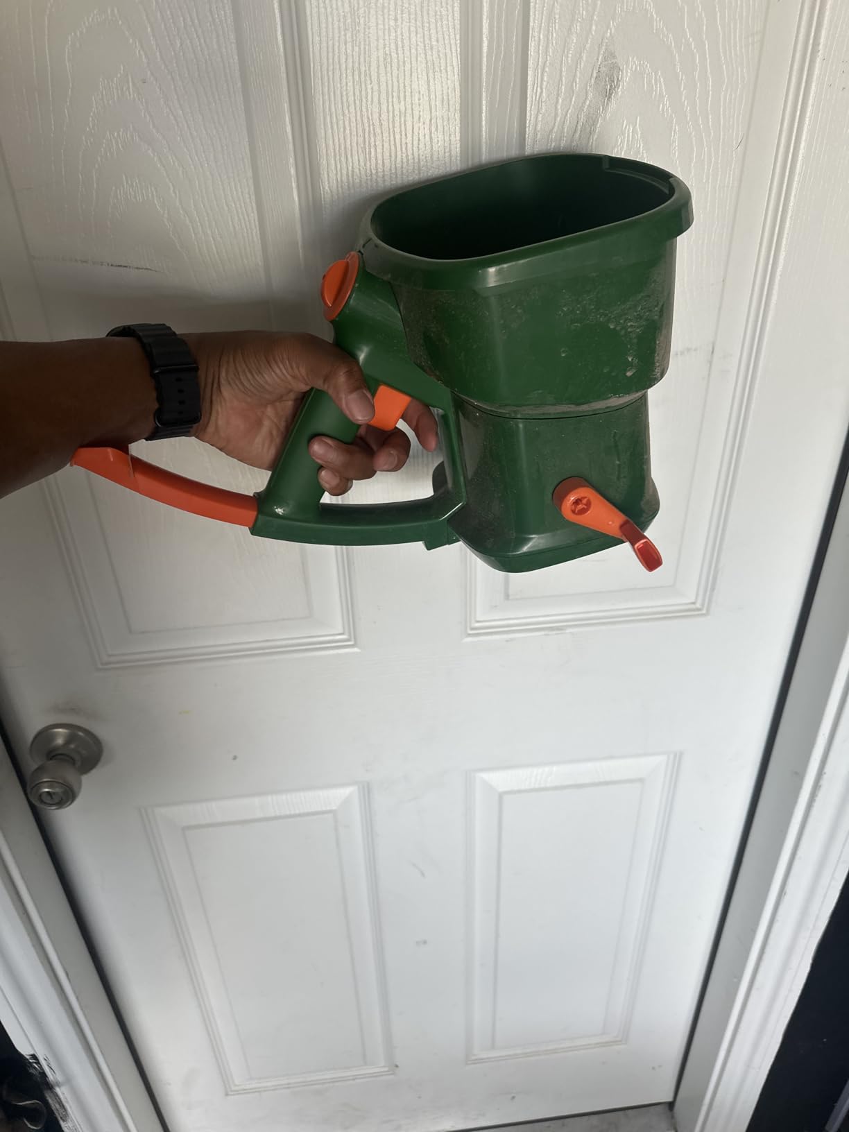 Scotts Whirl Hand-Powered Spreader customer photo 2