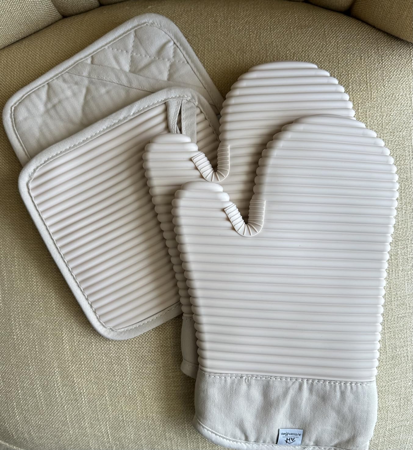 Extra Long Silicone Oven Mitts and Pot Holders Sets | Heat Resistant 500°F BPA-Free Food Grade Silicone Hot Pads & Kitchen Mittens | 4-Piece Set of Oven Gloves & Potholders for Kitchens. customer photo 1