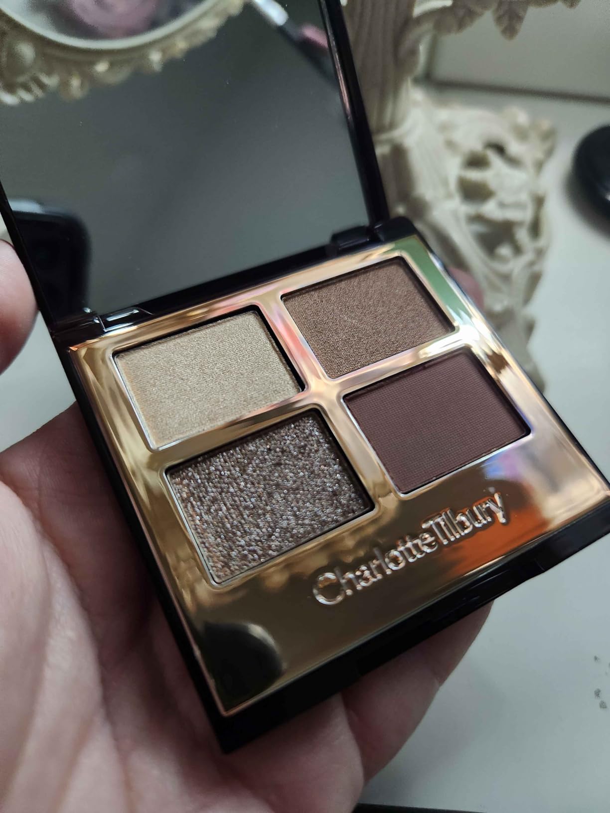 Charlotte Tilbury Luxury Palette Eyeshadow - Shimmer, Metallic & Satin Matte Eyeshadow Quad with a Rich Powder Formula - Includes 4 Complementary Shades customer photo 1