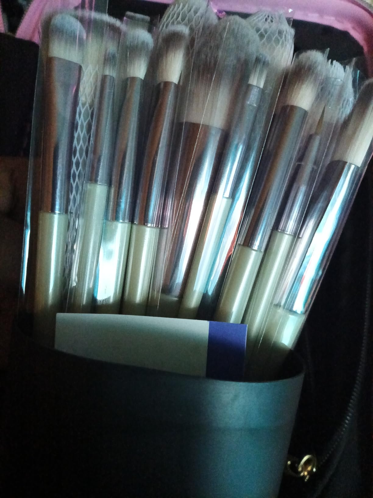 Professional Makeup Brush Set with Travel Case 18 Pcs for Makeup Artists customer photo 2