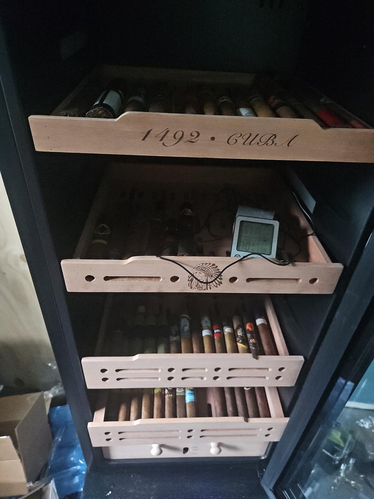 Electric Cigar Humidor, 105L Cabinet up to 900 Cigars with Thermostatic & Humidistatic Control, 4 Cedar Wood Trays, LED Screen Fingerprint Safety Lock for Lounge/Home Use Cooling Fridge customer photo 1