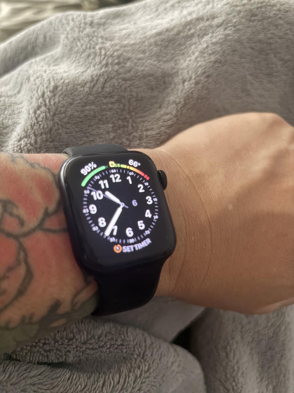 Apple Watch SE 3 [GPS 44mm] Smartwatch with Starlight Aluminum Case with Starlight Sport Band - M/L. Fitness and Sleep Trackers, Heart Rate Monitor, Always-On Display, Water Resistant customer photo 2
