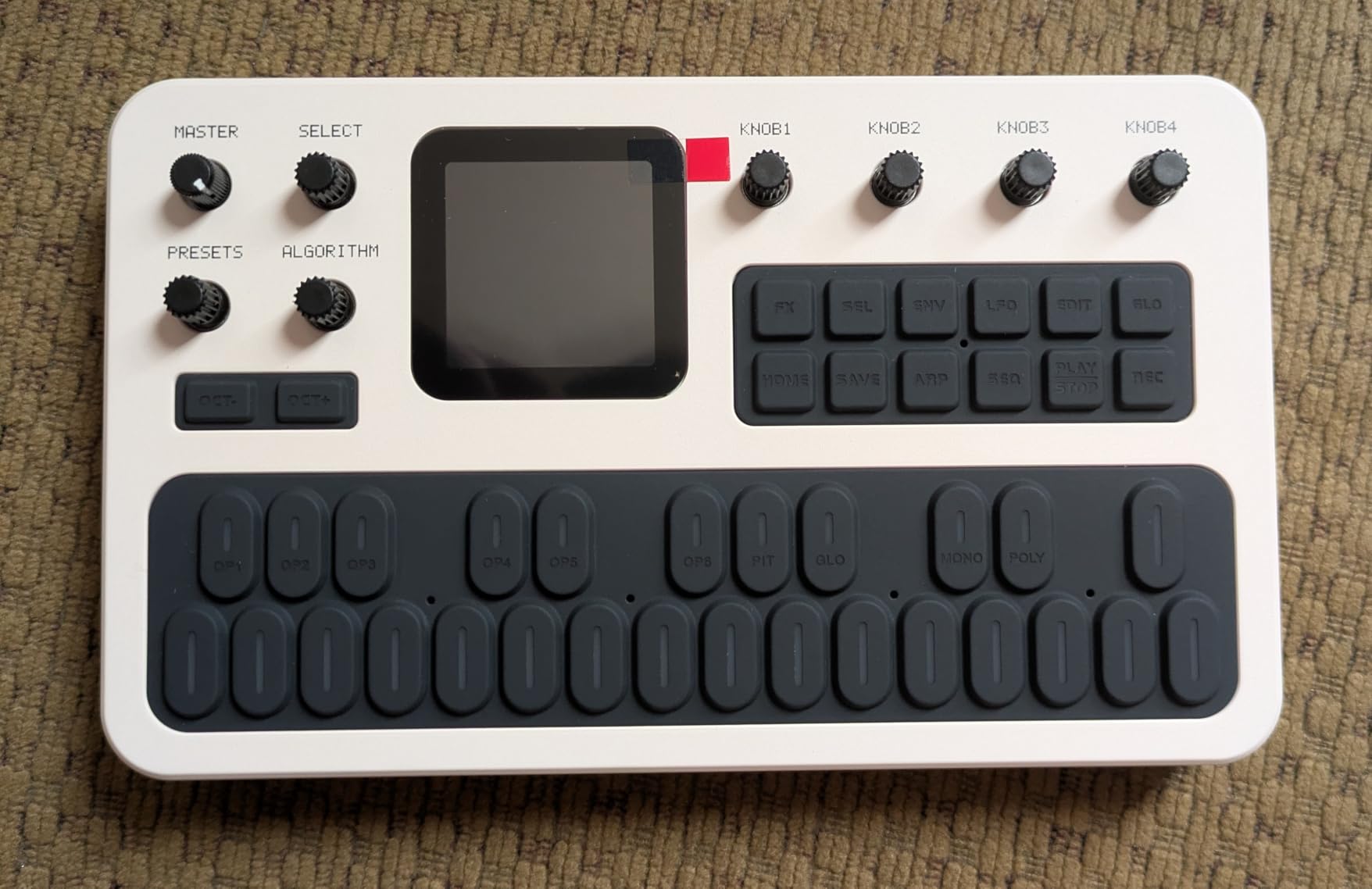 M-VAVE Wireless Portable FM Synthesizer with Built-in Speaker and Battery, 6 Operators, 32 Algorithms, 128 Preset Sounds, TFT Display Screen, 6 Built-in Effects, Arpeggiator, 16-Step Sequencer (Black) customer photo 2